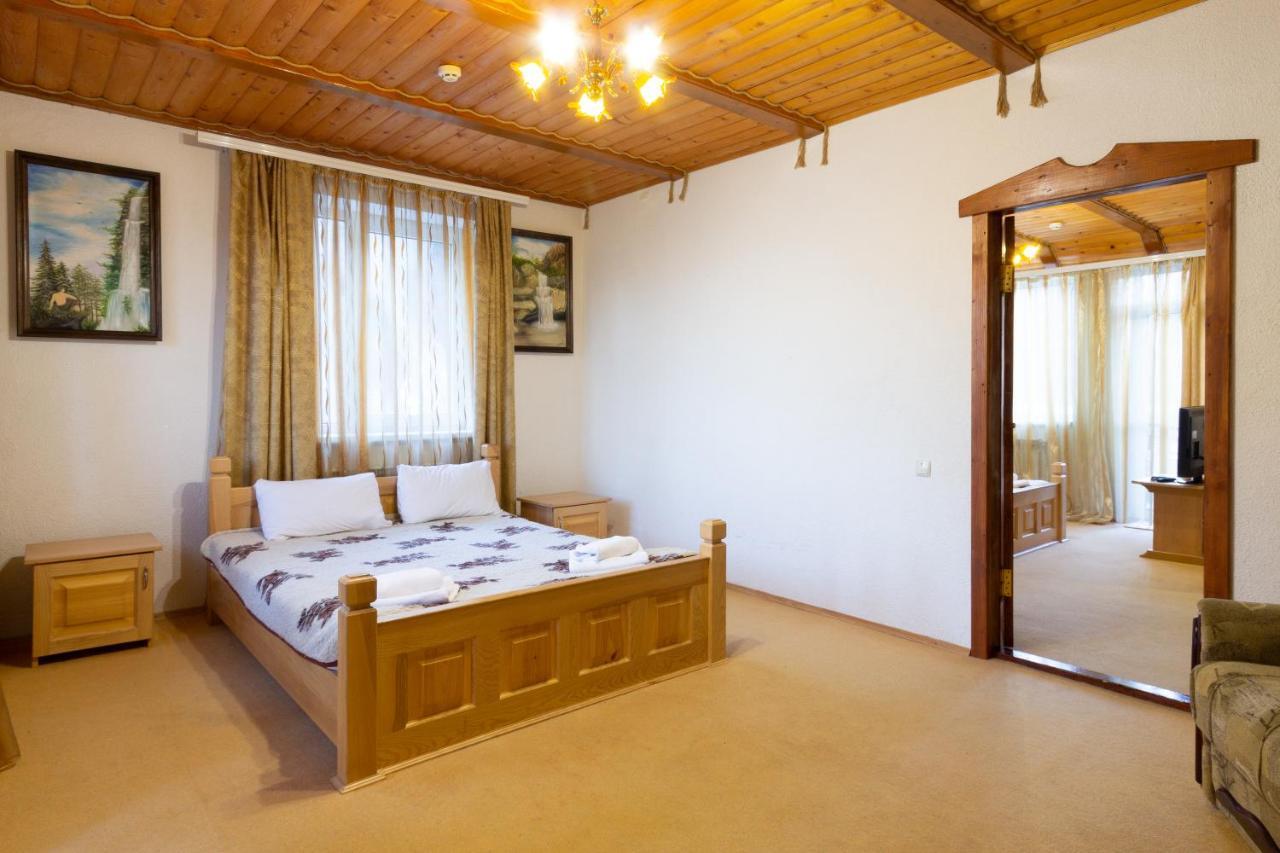 У Мар'Яни І Назара Hotel Yaremche Eksteriør billede